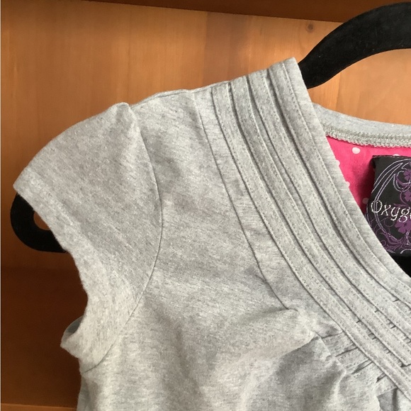 Oxygen Y2K Baby Tee Grey Fitted V-Neck Cap Sleeve Graphic Top Size M - Picture 4 of 10